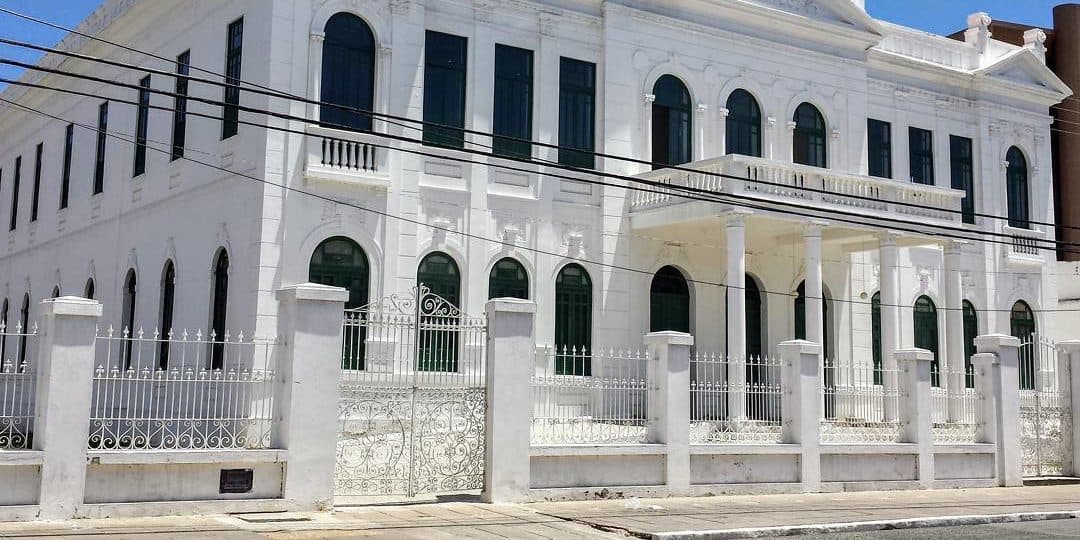 Paço Episcopal de Maceió: de chalé a palácio abandonado